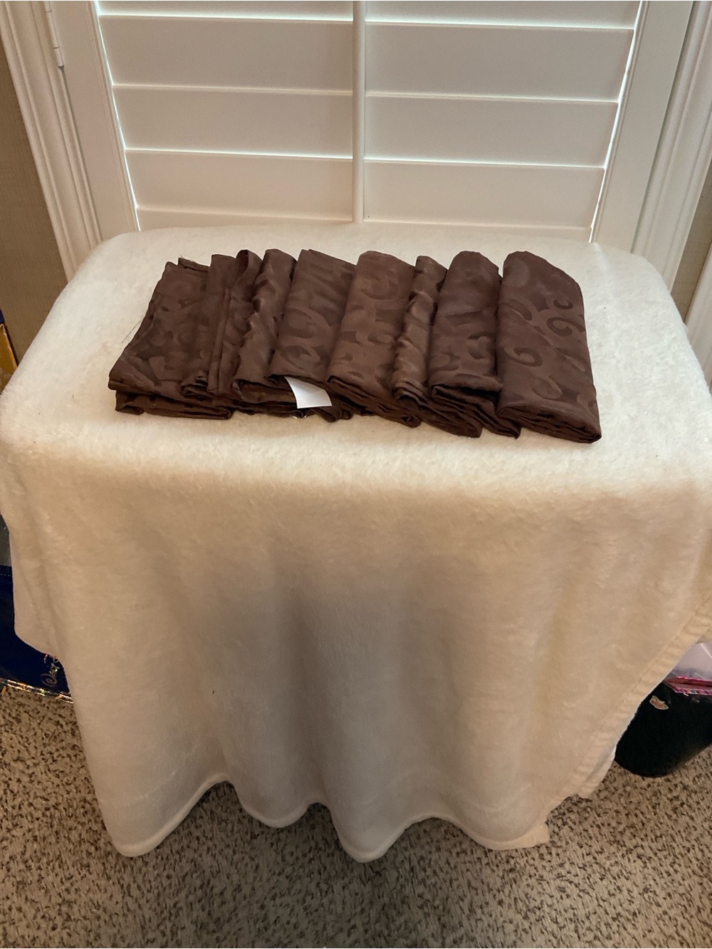 Brown Decorative Swirl Napkin Set - Stylish Table Linen